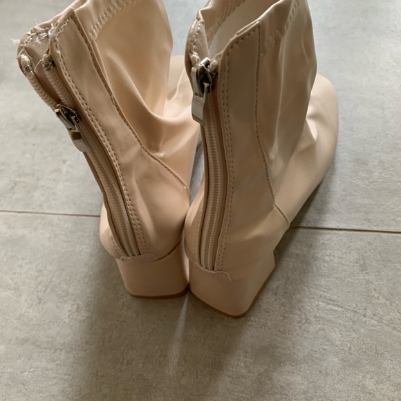 Beige boots never worn for sell - Picture 2 of 4